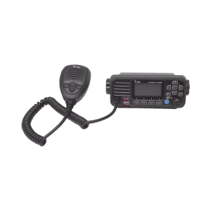 Radio Móvil Marino ICOM, color negro, clase D DSC. Tx: 156.025 - 157.425 MHz, Rx: 156.050 - 163.275 MHz, GPS interconstruido, 25W de potencia, sumergible IPX7 incluye micrófono y cable de alimentación