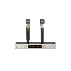 Sistema de Micrófono Inalámbrico UHF / 2 Canales / Micrófono de Mano / Frecuencia 821-942 MHz / Distancia 100 m / Salida Balanceada y No Balanceada / Sincronización Infrarroja / Recepción True Diversity